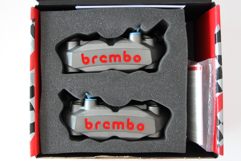 Brembo M4 Radial Monoblock Bremszange 108mm mit Kit Honda CBR 1000RR 220A39710